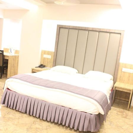 Hotel Nimantran Navi Mumbai Zewnętrze zdjęcie