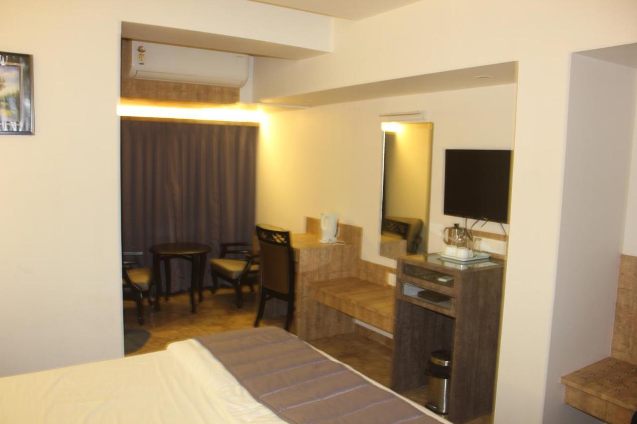 Hotel Nimantran Navi Mumbai Zewnętrze zdjęcie