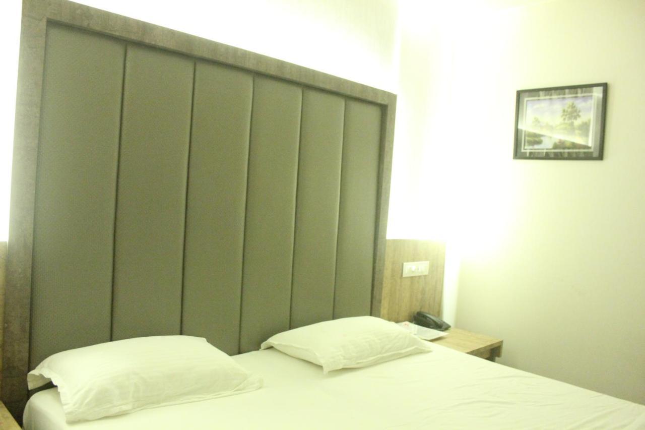 Hotel Nimantran Navi Mumbai Zewnętrze zdjęcie