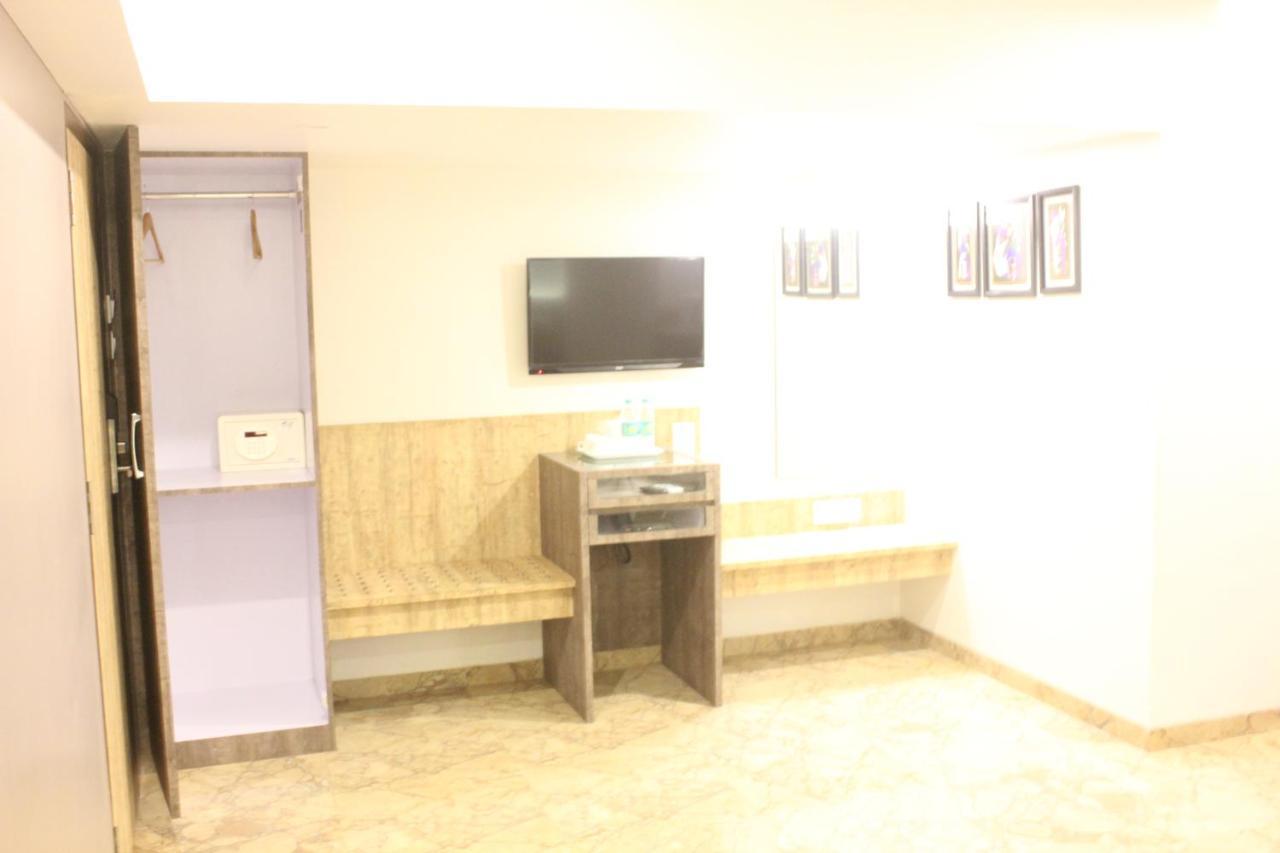 Hotel Nimantran Navi Mumbai Zewnętrze zdjęcie