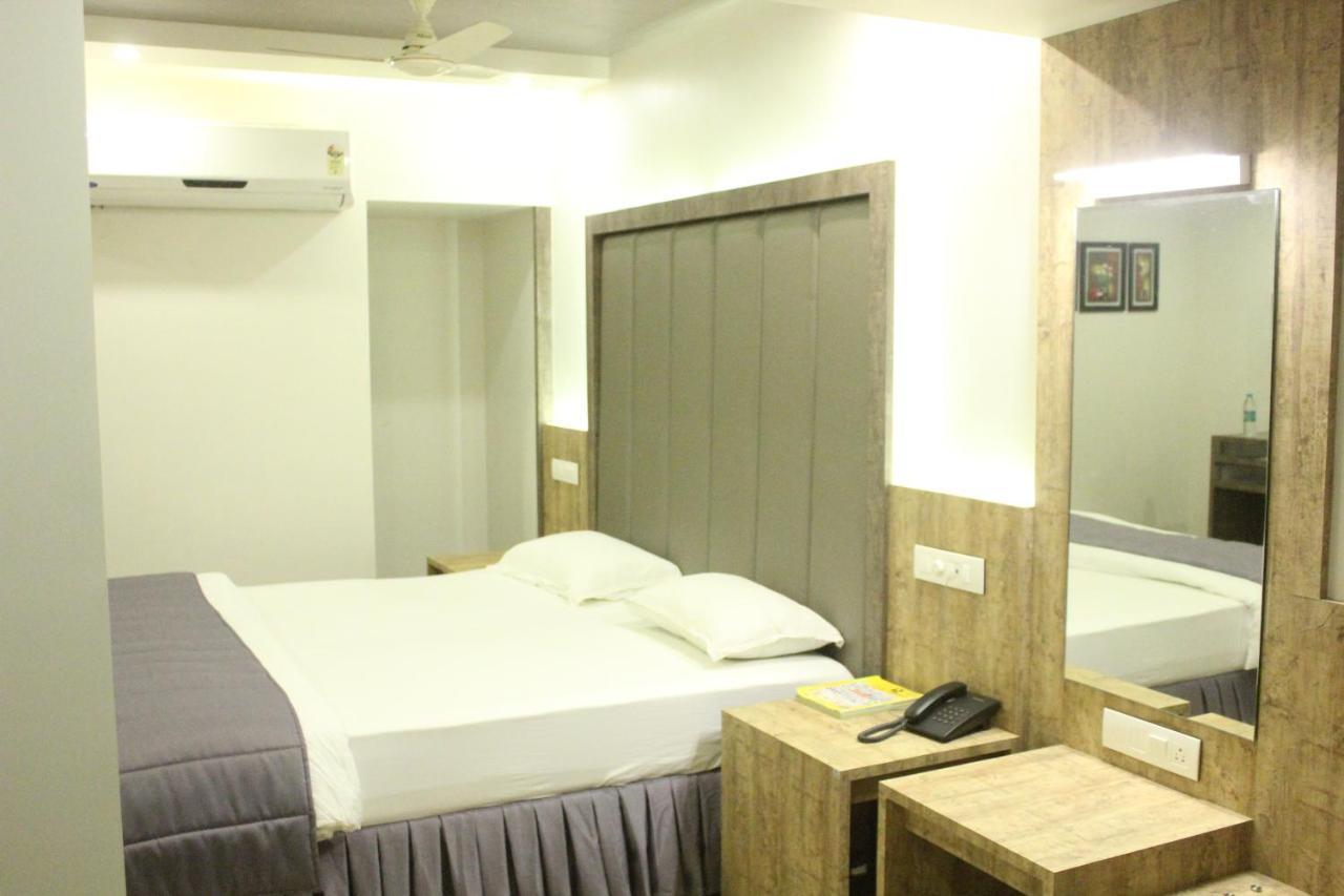 Hotel Nimantran Navi Mumbai Zewnętrze zdjęcie