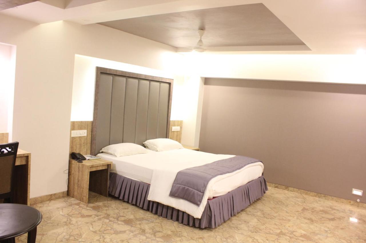 Hotel Nimantran Navi Mumbai Zewnętrze zdjęcie