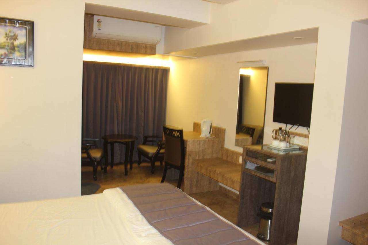 Hotel Nimantran Navi Mumbai Zewnętrze zdjęcie
