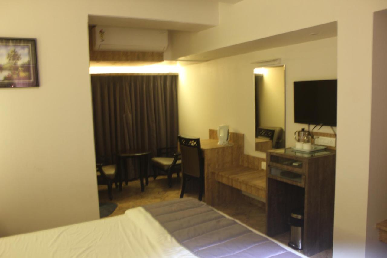 Hotel Nimantran Navi Mumbai Zewnętrze zdjęcie