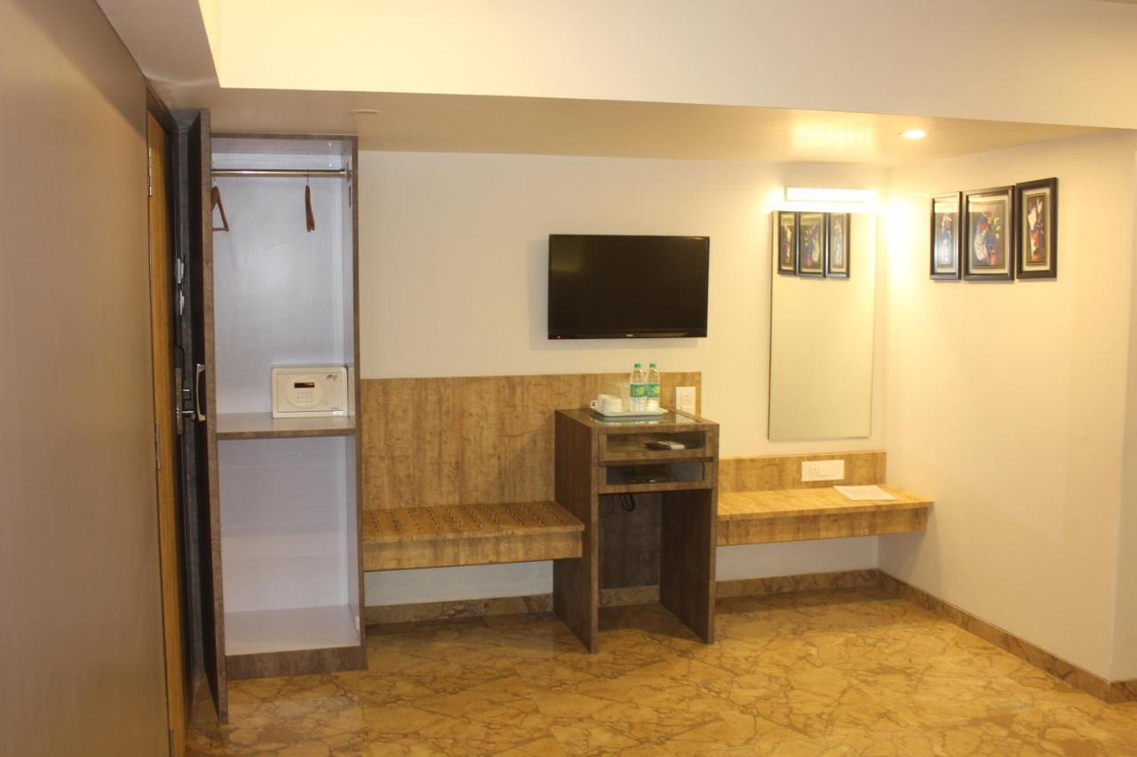 Hotel Nimantran Navi Mumbai Zewnętrze zdjęcie