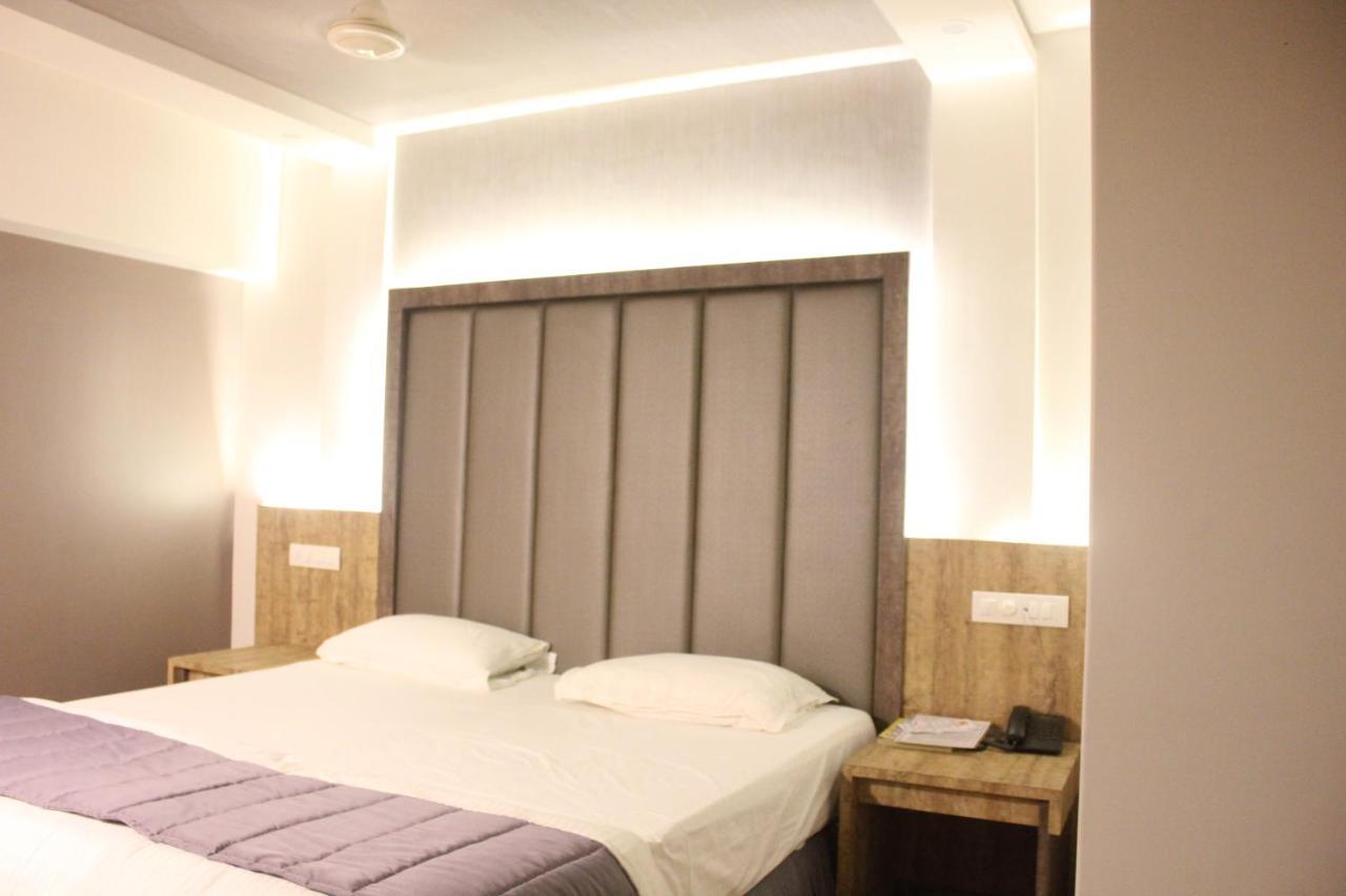 Hotel Nimantran Navi Mumbai Zewnętrze zdjęcie