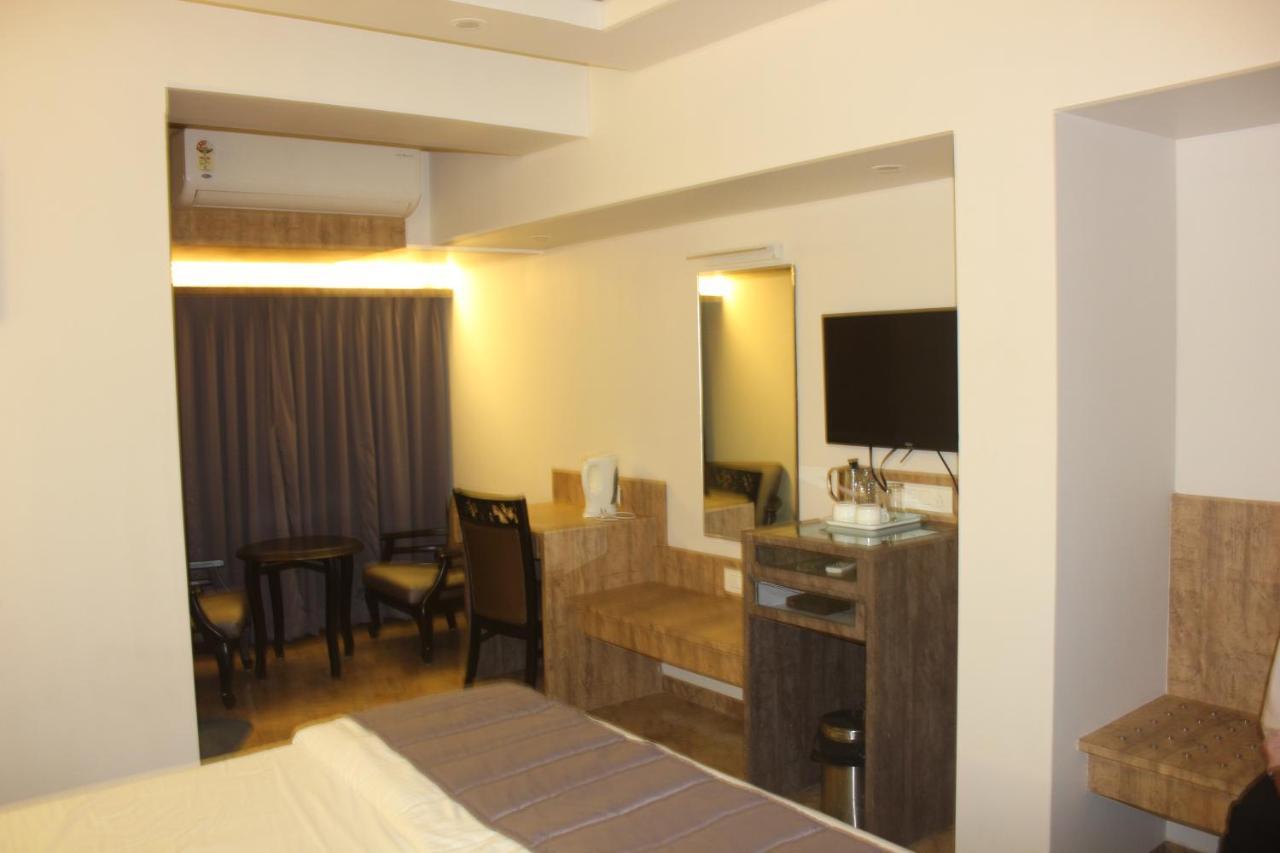 Hotel Nimantran Navi Mumbai Zewnętrze zdjęcie