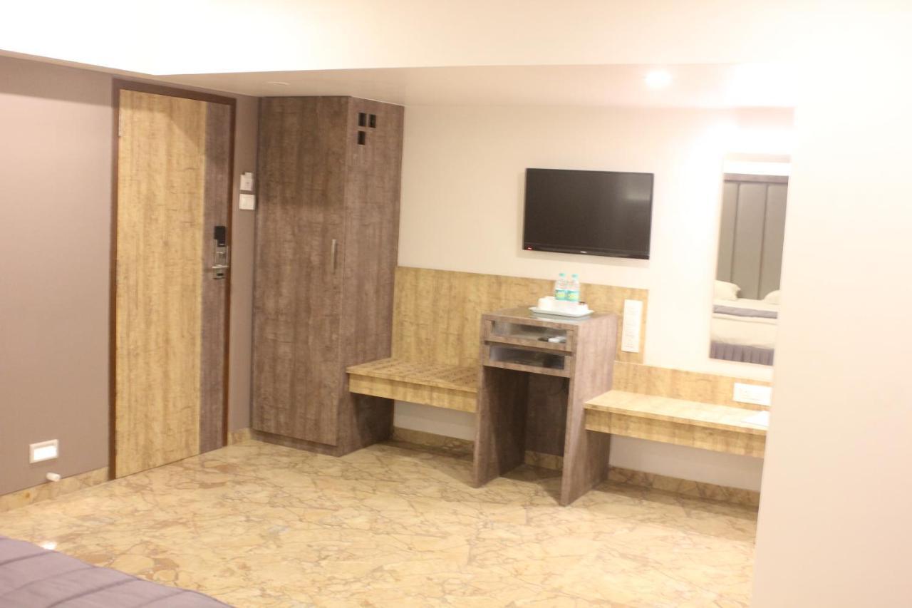 Hotel Nimantran Navi Mumbai Zewnętrze zdjęcie