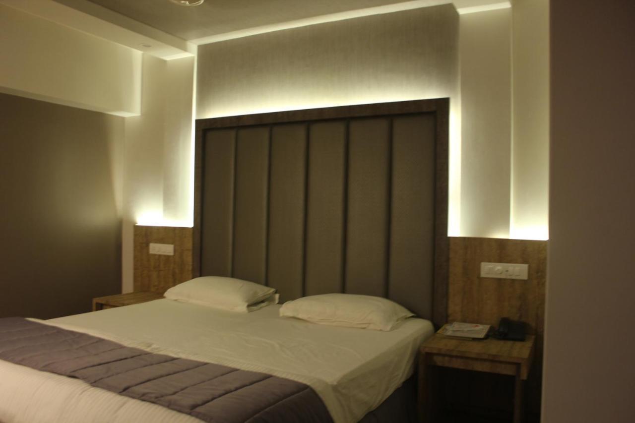 Hotel Nimantran Navi Mumbai Zewnętrze zdjęcie